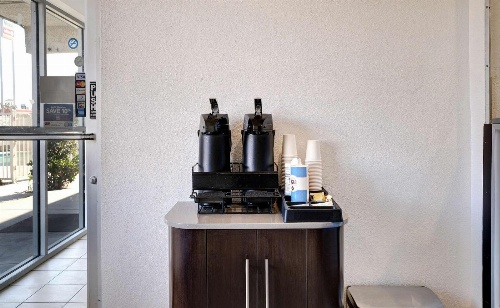Motel 6-Bakersfield, CA - South image 2