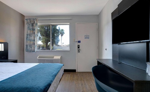 Motel 6-Bakersfield, CA - South image 4