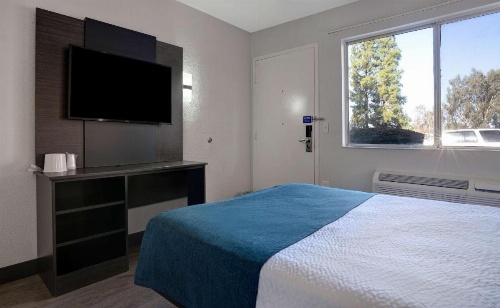 Motel 6-Bakersfield, CA - South image 9